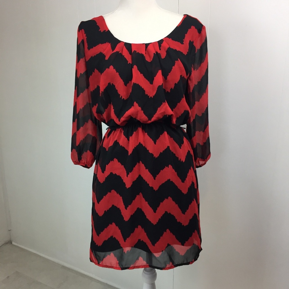 Love Reign Dress Sz Medium Red Black Chevron Shift